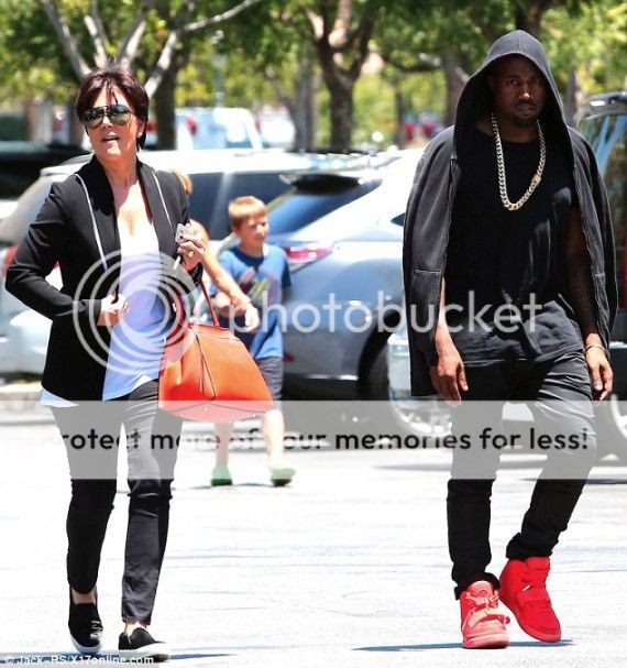  photo kanye-west-in-nike-air-yeezy-2-red-october-05.jpg